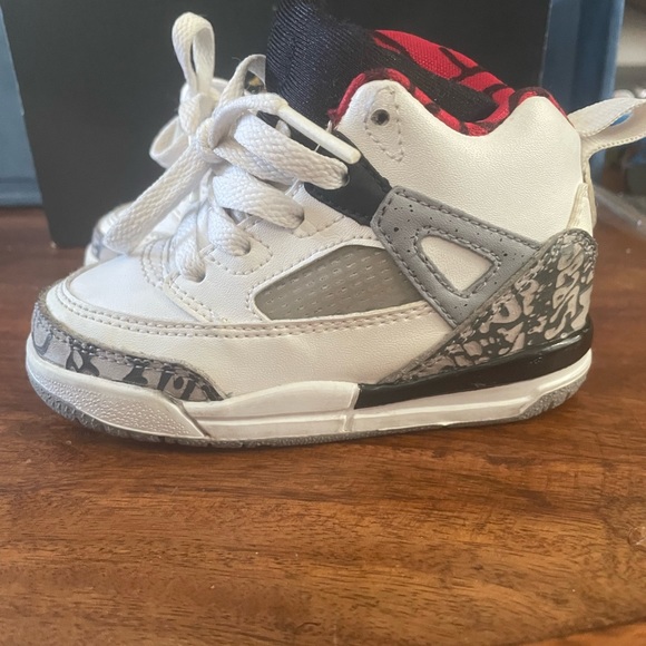 Jordan retro 3’s size 6c - Picture 2 of 4